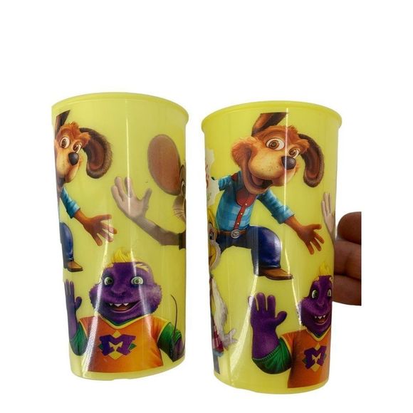 Lot of 2 Chuck E Cheese Plastic Cup Yellow Helen Jasper Pizza 2018 0651 - Picture 2 of 8